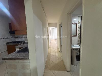 Apartamento de 4 alcobas en arriendo en Los Alpes, Medellín, 70 m² · foto 4 de 13