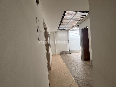 Apartamento de 4 alcobas en arriendo en Los Alpes, Medellín, 70 m² · foto 6 de 13