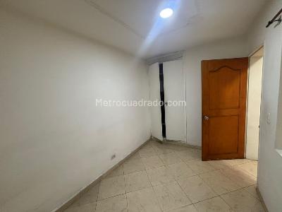 Apartamento de 4 alcobas en arriendo en Los Alpes, Medellín, 70 m² · foto 9 de 13