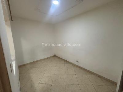 Apartamento de 4 alcobas en arriendo en Los Alpes, Medellín, 70 m² · foto 10 de 13