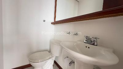 Apartamento de 2 alcobas en arriendo en Los Balsos 1, Medellín, 95 m² · foto 5 de 14