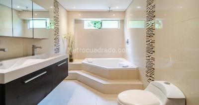 Casa de 3 alcobas en arriendo en San Lucas, Medellín, 315 m² · foto 9 de 20