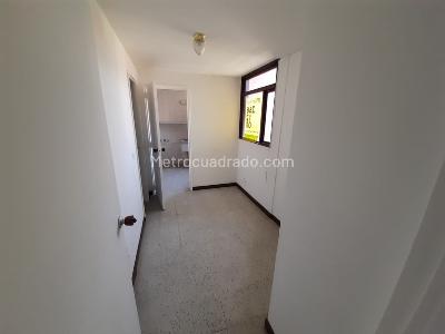 Apartamento de 3 alcobas en venta en Suramericana, Medellín, 119 m² · foto 4 de 9