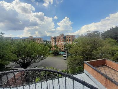Apartamento de 3 alcobas en arriendo en La Visitacion, Medellín, 91 m² · foto 9 de 18
