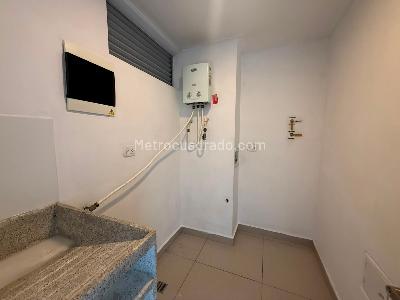 Apartamento de 2 alcobas en arriendo en Loma De San Julian, Medellín, 95 m² · foto 9 de 13