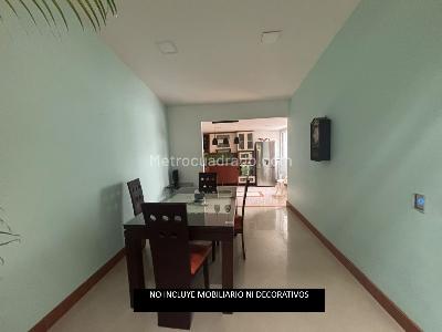 Casa de 3 alcobas en arriendo en La Floresta, Medellín, 176 m² · foto 3 de 13
