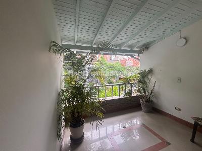 Casa de 3 alcobas en arriendo en La Floresta, Medellín, 176 m² · foto 5 de 13