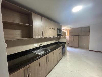 Apartamento de 4 alcobas en arriendo en Conquistadores, Medellín, 160 m² · foto 2 de 13