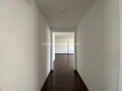 Apartamento de 4 alcobas en arriendo en Conquistadores, Medellín, 160 m² · foto 11 de 13