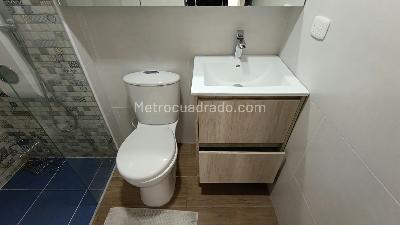 Apartamento de 2 alcobas en arriendo en Loma De Los Bernal, Medellín, 65 m² · foto 12 de 14