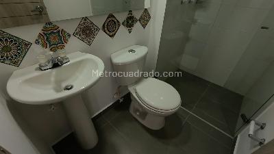 Apartamento de 2 alcobas en arriendo en Loma De Los Bernal, Medellín, 65 m² · foto 13 de 14