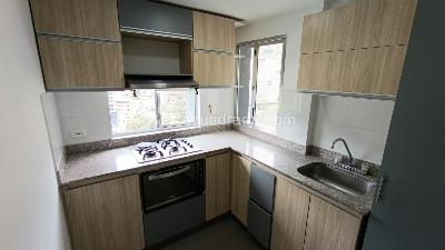 Apartamento de 2 alcobas en arriendo en Loma De Los Bernal, Medellín, 65 m² · foto 2 de 14
