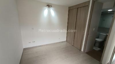 Apartamento de 2 alcobas en arriendo en Loma De Los Bernal, Medellín, 65 m² · foto 8 de 14