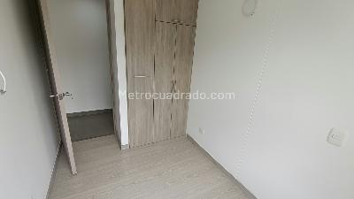 Apartamento de 2 alcobas en arriendo en Loma De Los Bernal, Medellín, 65 m² · foto 9 de 14