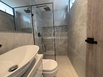 Apartamento de 3 alcobas en arriendo en Conquistadores, Medellín, 100 m² · foto 11 de 12