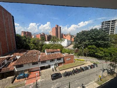 Apartamento de 3 alcobas en arriendo en Conquistadores, Medellín, 100 m² · foto 4 de 12