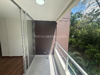 Apartamento de 3 alcobas en arriendo en Altos Del Poblado, Medellín, 76 m² · foto 4 de 13