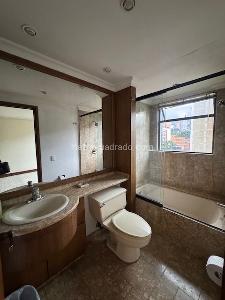 Apartamento de 4 alcobas en venta en El Poblado Manila, Medellín, 235 m² · foto 18 de 20