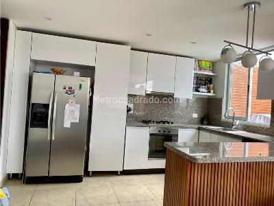 Apartamento de 3 alcobas en venta en Santa Barbara, Bogotá, 230 m² · foto 7 de 20