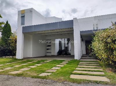 Casas en Venta en El Castillo, Jamundi - Vivienda Nueva y Usada