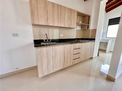 Apartamento de 3 alcobas en venta en Envigado Centro, Envigado, 80 m² · foto 3 de 13