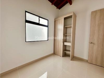 Apartamento de 3 alcobas en venta en Envigado Centro, Envigado, 80 m² · foto 10 de 13