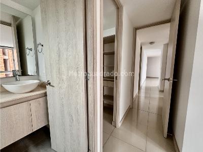 Apartamento de 3 alcobas en venta en Santa Catalina, Itagüí, 73 m² · foto 14 de 16