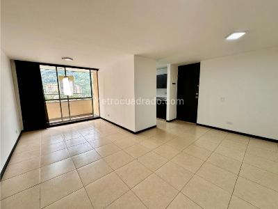 Apartamento de 3 alcobas en venta en Ditaires, Itagüí, 76 m² · foto 2 de 14