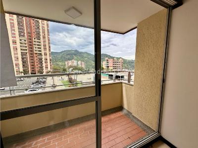 Apartamento de 3 alcobas en venta en Ditaires, Itagüí, 76 m² · foto 3 de 14