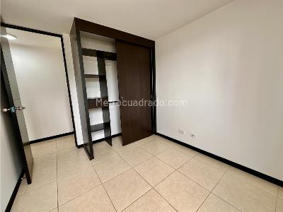 Apartamento de 3 alcobas en venta en Ditaires, Itagüí, 76 m² · foto 4 de 14