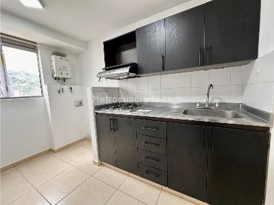 Apartamento de 3 alcobas en venta en Ditaires, Itagüí, 76 m² · foto 6 de 14