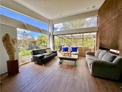 Casa de 5 alcobas en venta en Loma El Escobero, Envigado, 223 m² · foto 2 de 20