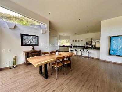 Casa de 5 alcobas en venta en Loma El Escobero, Envigado, 223 m² · foto 5 de 20