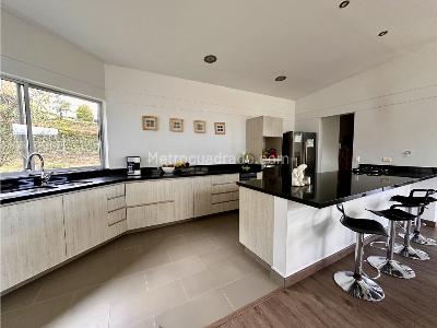 Casa de 5 alcobas en venta en Loma El Escobero, Envigado, 223 m² · foto 7 de 20