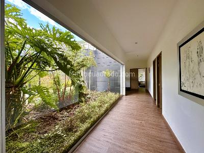 Casa de 5 alcobas en venta en Loma El Escobero, Envigado, 223 m² · foto 9 de 20