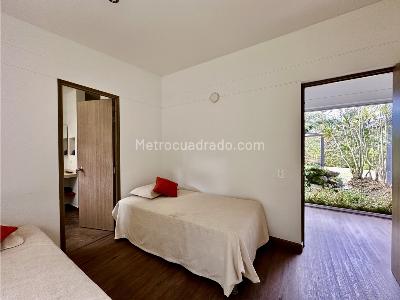 Casa de 5 alcobas en venta en Loma El Escobero, Envigado, 223 m² · foto 10 de 20