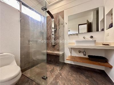 Casa de 5 alcobas en venta en Loma El Escobero, Envigado, 223 m² · foto 11 de 20