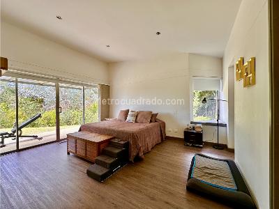 Casa de 5 alcobas en venta en Loma El Escobero, Envigado, 223 m² · foto 15 de 20