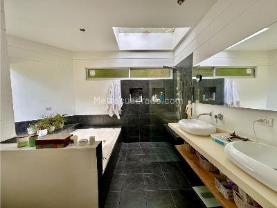 Casa de 5 alcobas en venta en Loma El Escobero, Envigado, 223 m² · foto 17 de 20