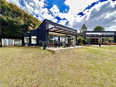 Casa de 5 alcobas en venta en Loma El Escobero, Envigado, 223 m² · foto 18 de 20