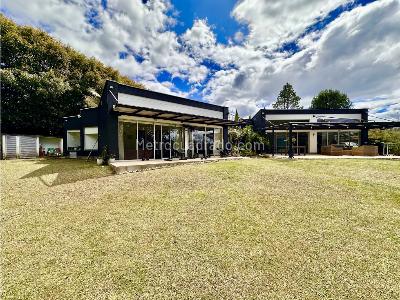 Casa de 5 alcobas en venta en Loma El Escobero, Envigado, 223 m² · foto 19 de 20