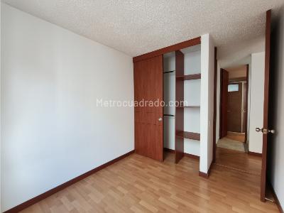 Apartamento de 2 alcobas en venta en Suba El Poa, Bogotá, 40 m² · foto 2 de 11
