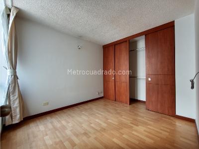 Apartamento de 2 alcobas en venta en Suba El Poa, Bogotá, 40 m² · foto 3 de 11