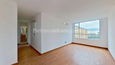 Apartamento de 3 alcobas en venta en Plaza Baviera Iv, Bogotá, 56 m² · foto 11 de 20