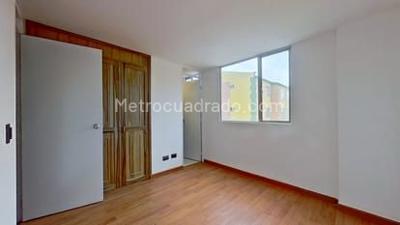 Apartamento de 3 alcobas en venta en Plaza Baviera Iv, Bogotá, 56 m² · foto 16 de 20