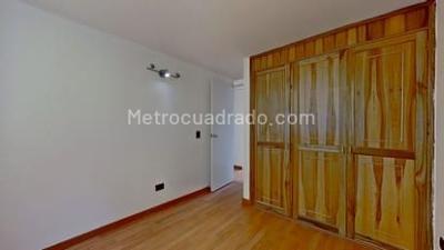 Apartamento de 3 alcobas en venta en Plaza Baviera Iv, Bogotá, 56 m² · foto 2 de 20