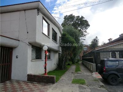 Casa de 5 alcobas en venta en Rincon De Santa Barbara Reservado, Bogotá, 600 m² · foto 2 de 20