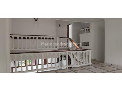 Casa de 5 alcobas en arriendo en Villavicencio, Villavicencio, 450 m² · foto 2 de 13