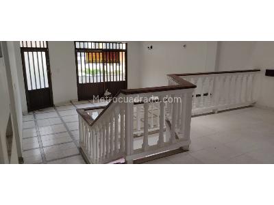 Casa de 5 alcobas en arriendo en Villavicencio, Villavicencio, 450 m² · foto 3 de 13