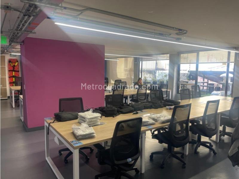 Edificio de Oficinas en Venta, El Lago, Bogotá D.C. - Vista 4